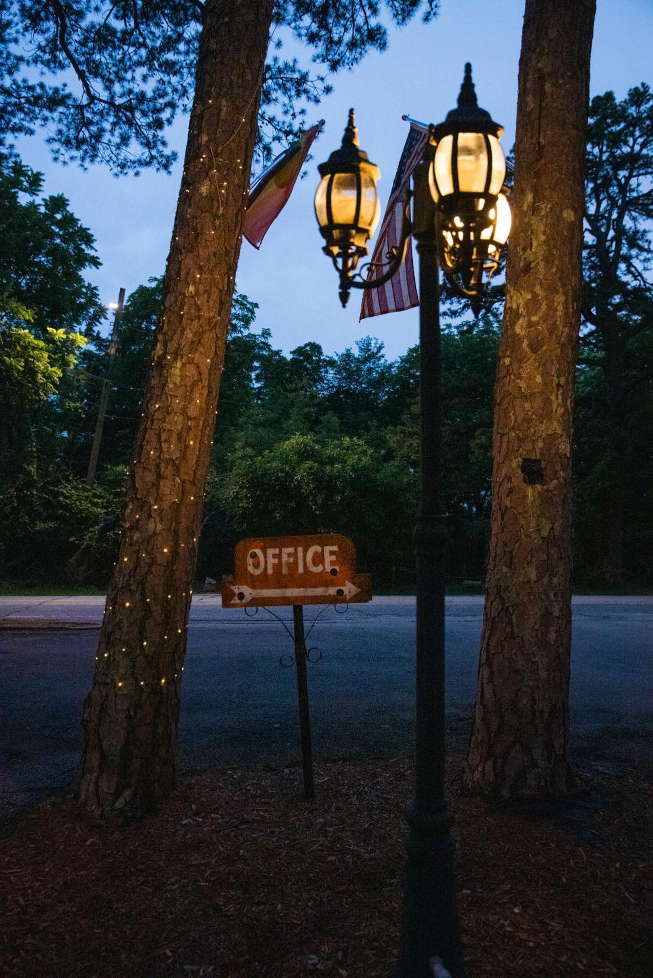 The Wanderoo Lodge Eureka Springs Bagian luar foto