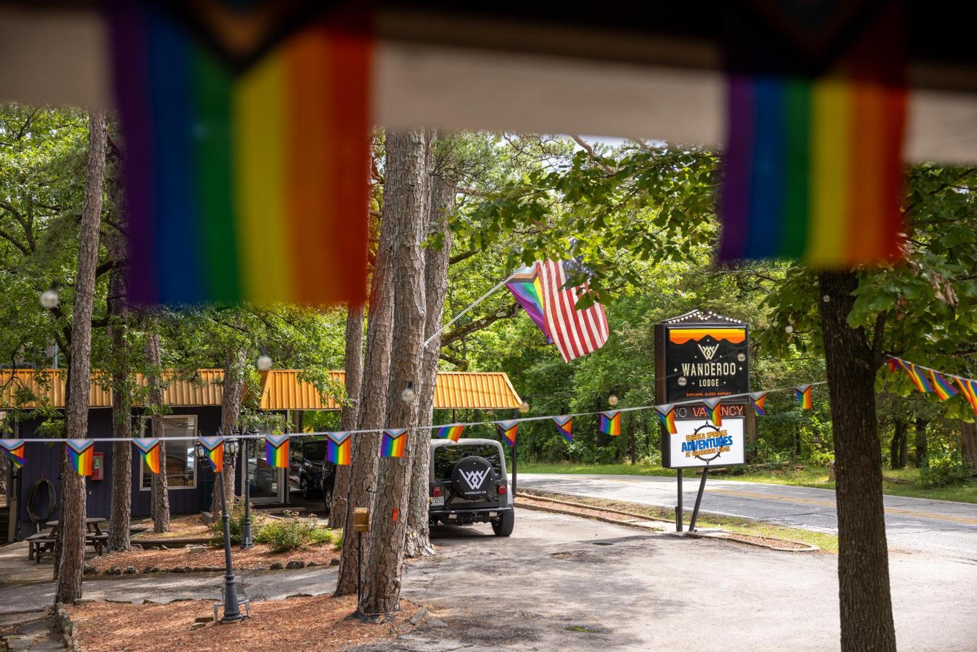 The Wanderoo Lodge Eureka Springs Bagian luar foto