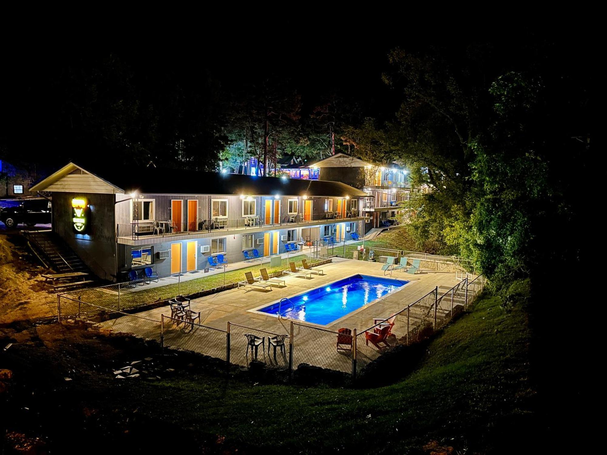 The Wanderoo Lodge Eureka Springs Bagian luar foto